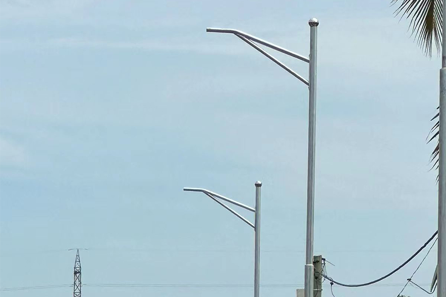 Liberia-Lux Pole